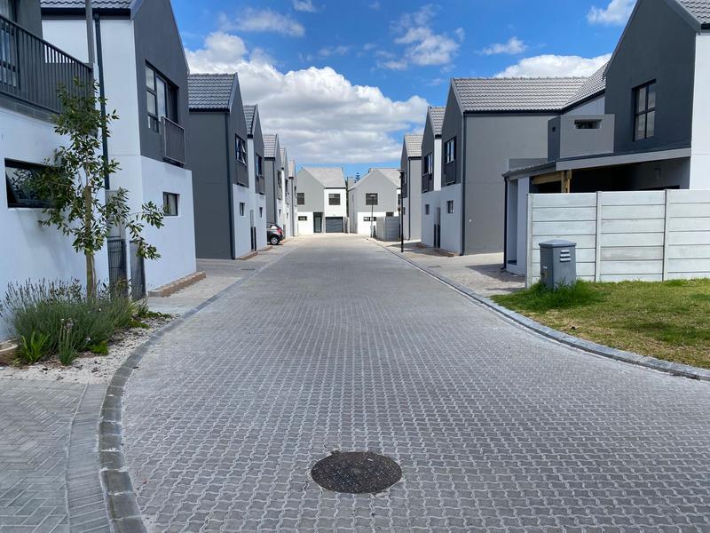 3 Bedroom Property for Sale in Silver Oaks Western Cape